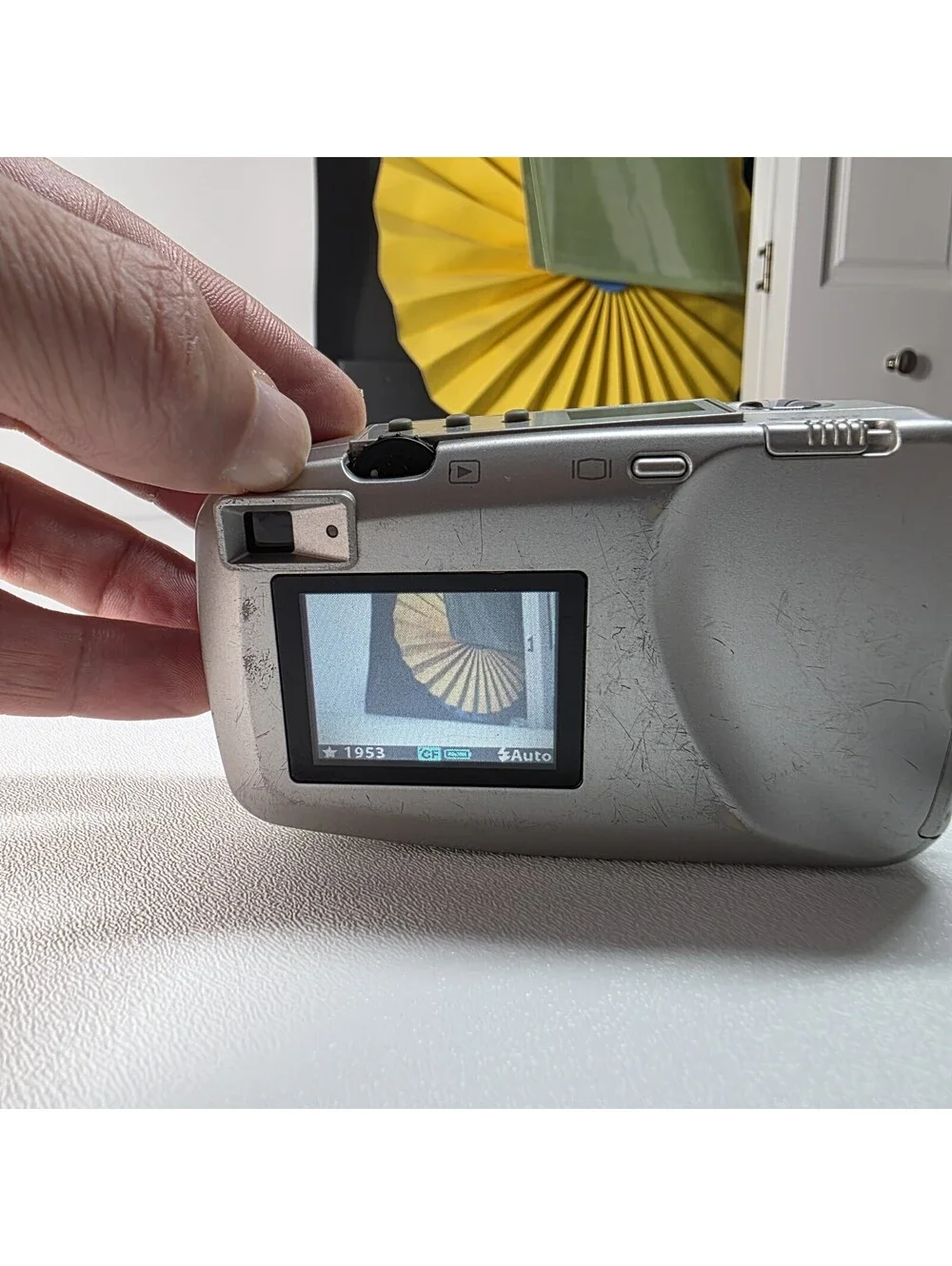 HP Photosmart 318 Silver LCD 2.3MP Digital Zoom Camera W/CF Card - Tested